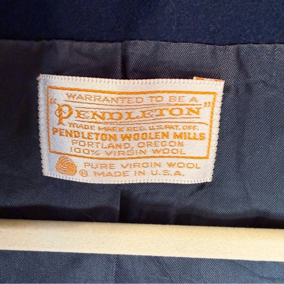 Vintage Pendleton Navy Virgin Wool Blazer | USA Made | Crest Buttons | Size 6 - Picture 4 of 8